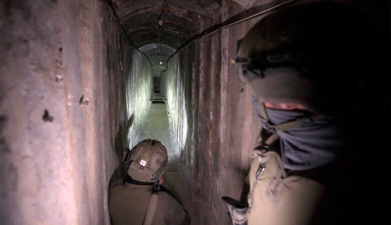 Πόλεμος στη Μέση Ανατολή: Τα υπόγεια τούνελ κάτω από το νοσοκομείο Αλ Σίφα αποκαλύπτουν οι IDF – Δείτε βίντεο