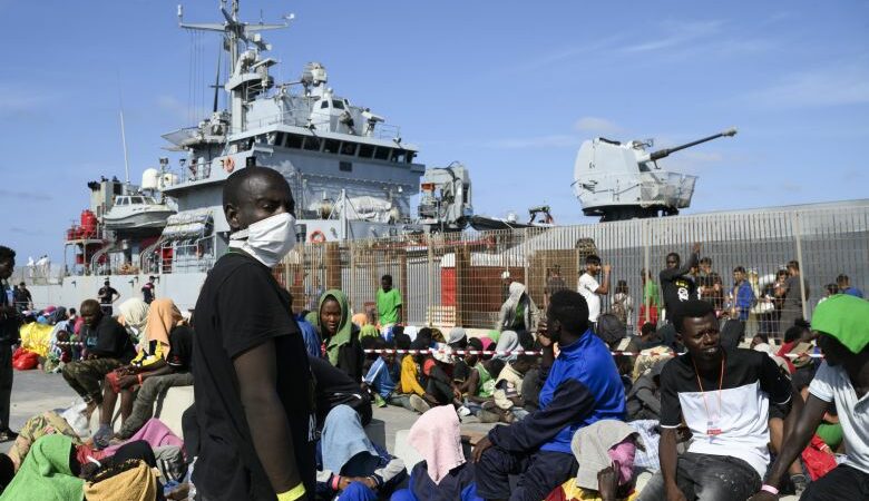 Στη Λαμπεντούζα έφτασαν 573 μετανάστες και πρόσφυγες