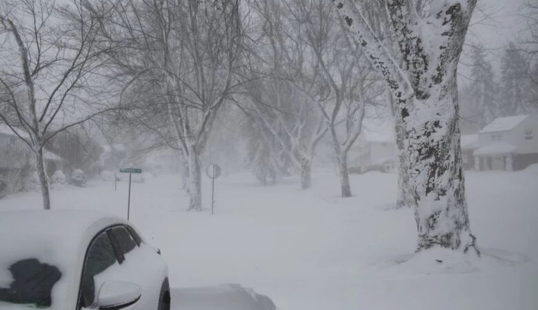 Σφοδρή χιονοθύελλα πλήττει την Οδησσό – Διασώθηκαν σχεδόν 2.500 άνθρωποι