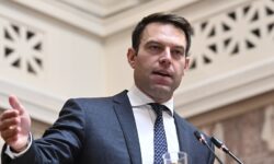 Κασσελάκης για επέτειο Γρηγορόπουλου: «Η γενιά του Αλέξη, οι 15χρονοι που βαφτίστηκαν ταραξίες, σήμερα είναι 30άρηδες αντιμέτωποι με την αβεβαιότητα»