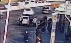 Βίντεο ντοκουμέντο από την επίθεση με πυροβόλο όπλο που εξαπέλυσαν ένοπλοι σε στάση λεωφορείου στην Ιερουσαλήμ – Υπάρχουν νεκροί και τραυματίες