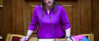 Ασυμβίβαστο για τη Ζωή Κωνσταντοπούλου στην Εξεταστική Επιτροπή της Βουλής για τα Τέμπη