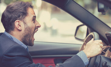 Οι θυμωμένοι οδηγοί έχουν 10 φορές περισσότερες πιθανότητες να εμπλακούν σε τροχαίο ατύχημα