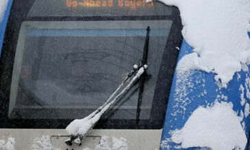 Στο έλεος της χιονόπτωσης το Μόναχο – Ματαιώσεις πτήσεων και σιδηροδρομικών δρομολογίων