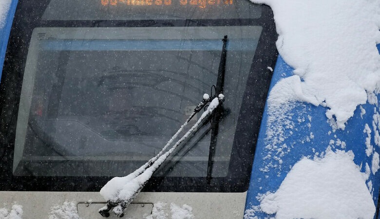 Στο έλεος της χιονόπτωσης το Μόναχο – Ματαιώσεις πτήσεων και σιδηροδρομικών δρομολογίων