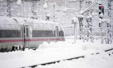 Γερμανία: Επαναλαμβάνονται οι πτήσεις στο αεροδρόμιο του Μονάχου μετά τη σφοδρή χιονόπτωση του Σαββάτου