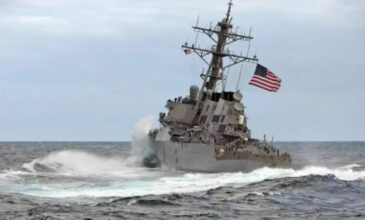 Συναγερμός στην Ερυθρά Θάλασσα: Επιθέσεις από drones σε αμερικανικό αντιτορπιλικό και εμπορικά πλοία