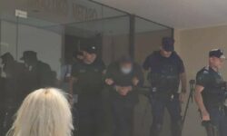 Σοκάρει η κατάθεση της κόρης 56χρονης που σκότωσε ο πατέρας της: «Την έσφαξε σαν ζώο με το σφαχτομάχαιρο»
