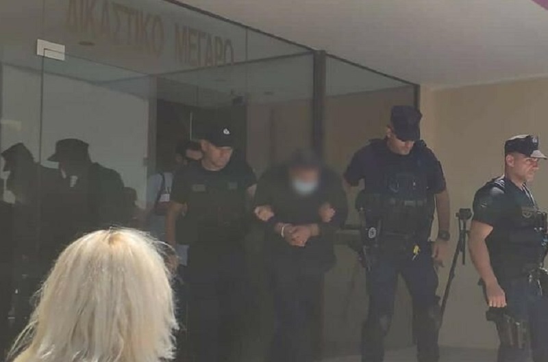 Σοκάρει η κατάθεση της κόρης 56χρονης που σκότωσε ο πατέρας της: «Την έσφαξε σαν ζώο με το σφαχτομάχαιρο»