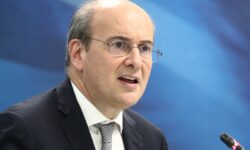 Χατζηδάκης: «Το 2025 θα υπάρξει περαιτέρω μείωση των ασφαλιστικών εισφορών και κατάργηση του τέλους επιτηδεύματος»