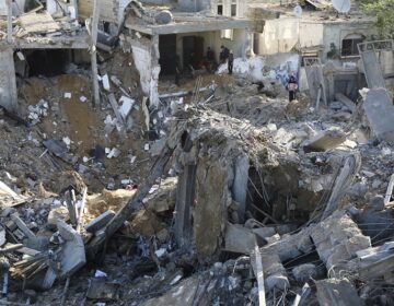 Πόλεμος στη Μέση Ανατολή: Ο ισραηλινός στρατός περικύκλωσε την πόλη Χαν Γιούνις – Οργή συγγενών ομήρων κατά του Νετανιάχου
