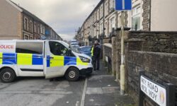 Συναγερμός στην Ουαλία σήμανε αιματηρή επίθεση – Άγνωστος μαχαίρωσε 29χρονη έξω από σχολείο