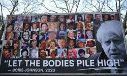 Ο Μπόρις Τζόνσον ζήτησε συγγνώμη από τις οικογένειες των θυμάτων του κορονοϊού στη Βρετανία