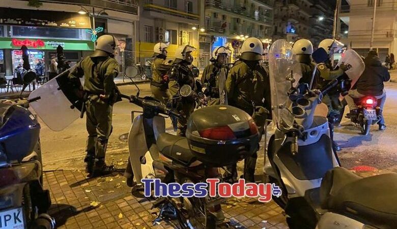 Επίθεση με μολότοφ στο Τουρκικό Προξενείο στην Θεσσαλονίκη – Ανθρωποκυνηγητό στο κέντρο