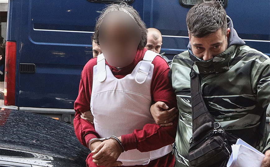 Δολοφονία 43χρονης στη Σαλαμίνα: Στα δικαστήρια Πειραιά ο 71χρονος που ομολόγησε την αποτρόπαια πράξη του – «Τα είχα τόσα χρόνια μαζί της και το έκανε αυτό σε εμένα;»