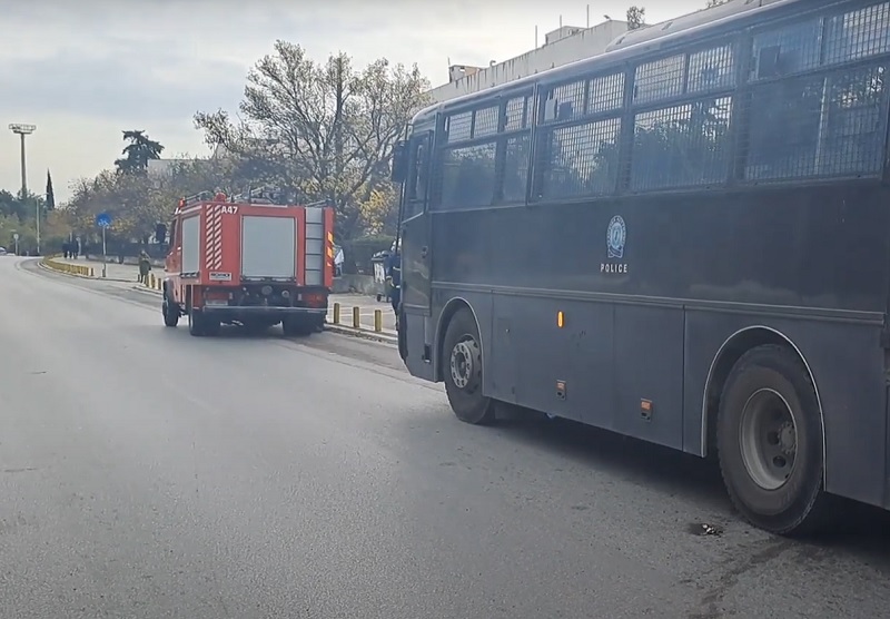 Επίθεση με μολότοφ σε διμοιρία των ΜΑΤ στο Αριστοτέλειο Πανεπιστήμιο Θεσσαλονίκης