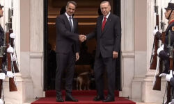 Στο Μέγαρο Μαξίμου ο Ταγίπ Ερντογάν, είχε χειραψία με τον Κυριάκο Μητσοτάκη – Δείτε βίντεο