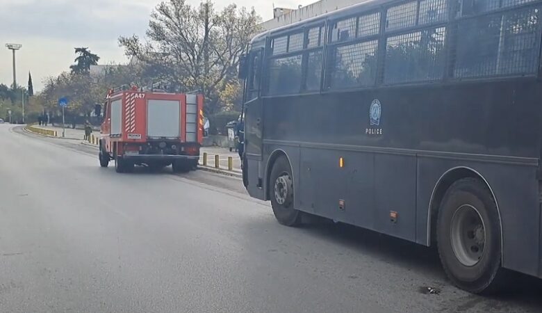 Επίθεση με μολότοφ σε διμοιρία των ΜΑΤ στο Αριστοτέλειο Πανεπιστήμιο Θεσσαλονίκης