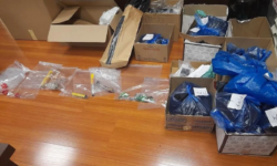 Μαχαίρι, φωτοβολίδες, κροτίδες, κουκούλες και καμένα ρούχα βρήκε η ΕΛ.ΑΣ στο γήπεδο του Ρέντη