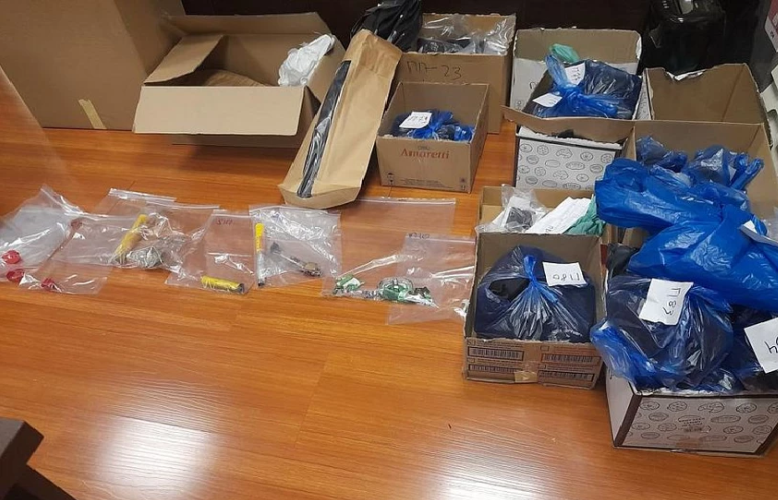 Μαχαίρι, φωτοβολίδες, κροτίδες, κουκούλες και καμένα ρούχα βρήκε η ΕΛ.ΑΣ στο γήπεδο του Ρέντη