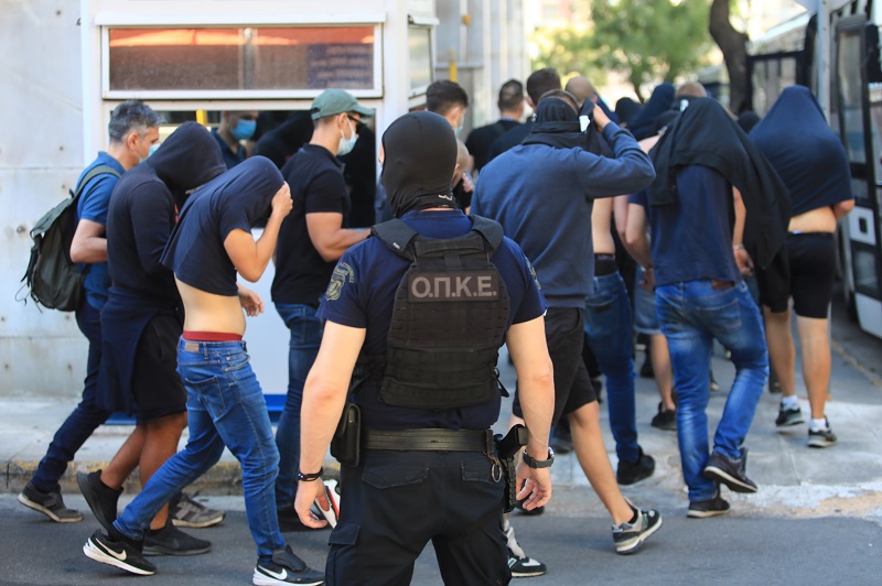 Αιματηρά επεισόδια στου Ρέντη: Στο «μικροσκόπιο» οι καταθέσεις των δύο αδελφών – Έρευνα σε βάθος 16 ετών για την οπαδική βία