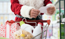Πρεμιέρα κάνει το «Καλάθι των Χριστουγέννων»: Τι περιλαμβάνει – Πάνω από 20% ακριβότερο το φετινό γιορτινό τραπέζι