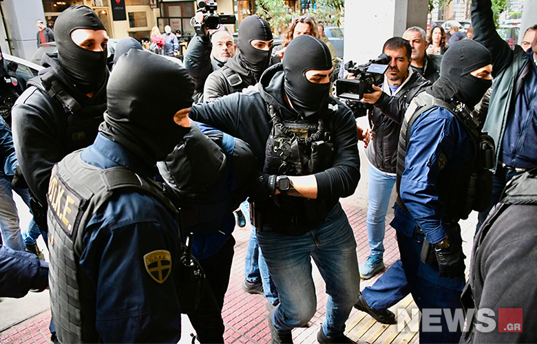 Αιματηρά επεισόδια στου Ρέντη: Εντοπίστηκε πυρίτιδα και στα χέρια του 26χρονου μάνατζερ γνωστού τράπερ – Σφίγγει ο κλοιός για τον «καθοδηγητή»