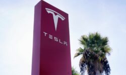 Η Tesla ανακαλεί περισσότερα από 2 εκατομμύρια αυτοκίνητα στις ΗΠΑ