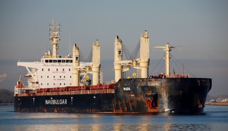 Πιθανή πειρατεία σε φορτηγό πλοίο ανοιχτά της Σομαλίας – Στο σημείο σπεύδει Ισπανικό πολεμικό πλοίο