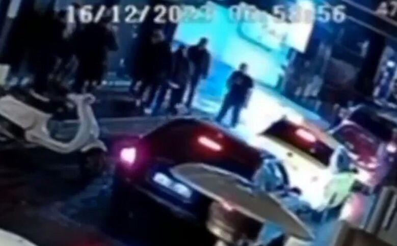 Βίντεο – ντοκουμέντο από τους πυροβολισμούς έξω από το νυχτερινό κέντρο στο Γκάζι