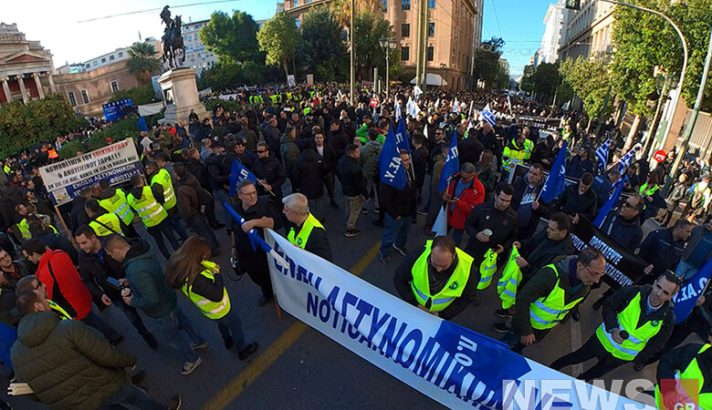 Συγκέντρωση διαμαρτυρίας ενστόλων στο κέντρο της Αθήνας