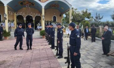 Θρήνος στην κηδεία του 29χρονου αστυνομικού που σκοτώθηκε στην καταδίωξη στον Ασπρόπυργο