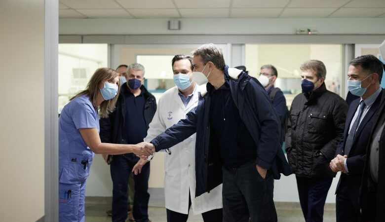 Ο πρωθυπουργός επισκέφθηκε το πανεπιστημιακό Γενικό Νοσοκομείο «Αττικόν»