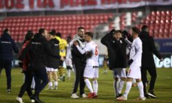 Super League: Απλά… αδιόρθωτη η ΑΕΚ γκέλαρε και με τον Πανσερραϊκό των 10 παικτών