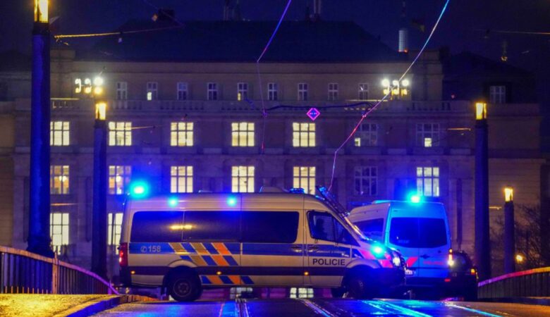 Μακελειό στην Πράγα: Περισσότεροι από 15 οι νεκροί από πυροβολισμούς φοιτητή στο Πανεπιστήμιο