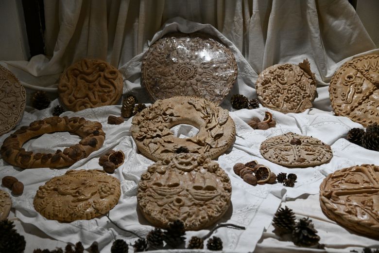 Τα γιορτινά έθιμα στα Χανιά: Τα χοιροσφάγια, το χριστόψωμο και οι «αέρηδες»