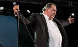 Η Ελλάδα πενθεί για τον Βασίλη Καρρά – Τριήμερο με τραγούδια του στη Θεσσαλονίκη για να τον τιμήσουν