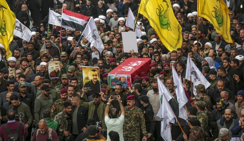 «Θάνατος στην Αμερική και το Ισραήλ», φώναζαν οι παρευρισκόμενοι στην κηδεία του Ιρανού ταξίαρχου στο Ιράκ