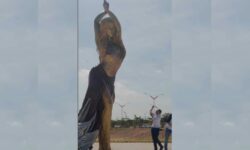 Η Σακίρα τιμήθηκε στην Κολομβία με ένα χάλκινο άγαλμα ύψους 6,5 μέτρων