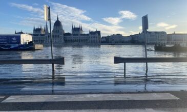 Yπερχείλισε o Δούναβης στη Βουδαπέστη – Στο υψηλότερο επίπεδο από το 2013 η στάθμη των υδάτων