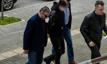 Δίωξη για ανθρωποκτονία με δόλο στον Νορβηγό που μαχαίρωσε θανάσιμα τον 32χρονο αστυνομικό σε μπαρ στη Θεσσαλονίκη – Πώς πιστεύεται ότι έγινε ο καβγάς