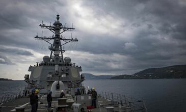 Το Πολεμικό Ναυτικό των ΗΠΑ καταρρίπτει στην Ερυθρά Θάλασσα drone και βαλλιστικό πύραυλο των Χούθι