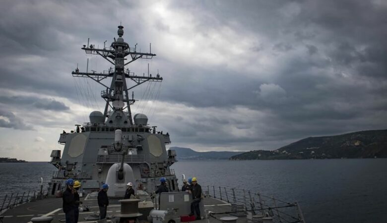 Το Πολεμικό Ναυτικό των ΗΠΑ καταρρίπτει στην Ερυθρά Θάλασσα drone και βαλλιστικό πύραυλο των Χούθι
