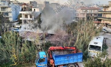 Φωτιά σε σπίτι στο κέντρο της Ραφήνας – Με εγκαύματα απεγκλωβίστηκε ο ιδιοκτήτης