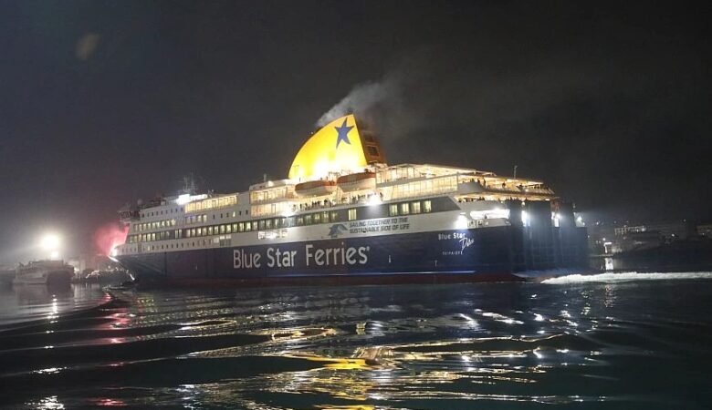 Το Blue Star Delos είναι το πρώτο πλοίο που έφθασε στο λιμάνι του Πειραιά για το 2024