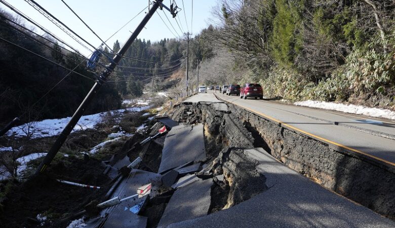 Φονικός σεισμός στην Ιαπωνία: «Σήκωσε» πάνω από 4 μέτρα την επιφάνεια του εδάφους