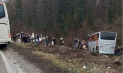 Τροχαίο με τραυματίες τουριστικού λεωφορείου με νταλίκα στη Βουλγαρία – Ανάμεσά τους και οκτώ Έλληνες