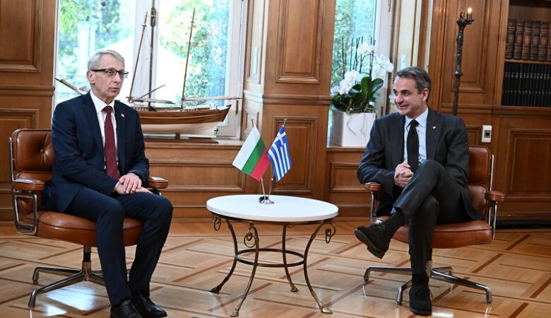 Συμφωνία Μητσοτάκη-Ντενκόφ για συνεργασία Ελλάδας-Βουλγαρίας σε ενέργεια και μεταφορές