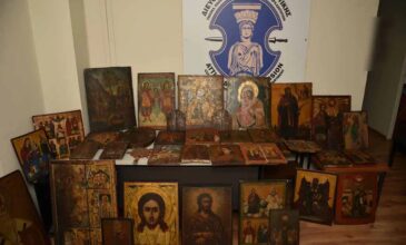 Συνελήφθη με δεκάδες παλαιές εκκλησιαστικές εικόνες στο αυτοκίνητό του