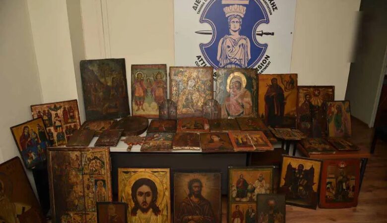 Συνελήφθη με δεκάδες παλαιές εκκλησιαστικές εικόνες στο αυτοκίνητό του